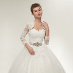 Prachtige trouwjurk met bolero jasje. Maat 44,46,48