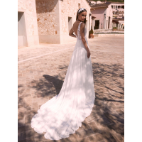 Luxueuze trouwjurk met split.