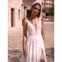 Luxueuze trouwjurk met split.