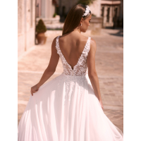 Luxueuze trouwjurk met split.