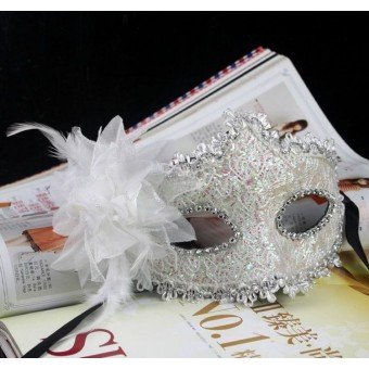 Venetiaanse maskers in diverse kleuren.